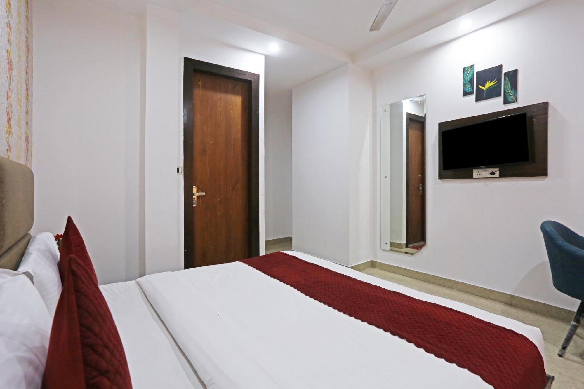 Prime Max A Family - Delhi Airport Hotel New Delhi