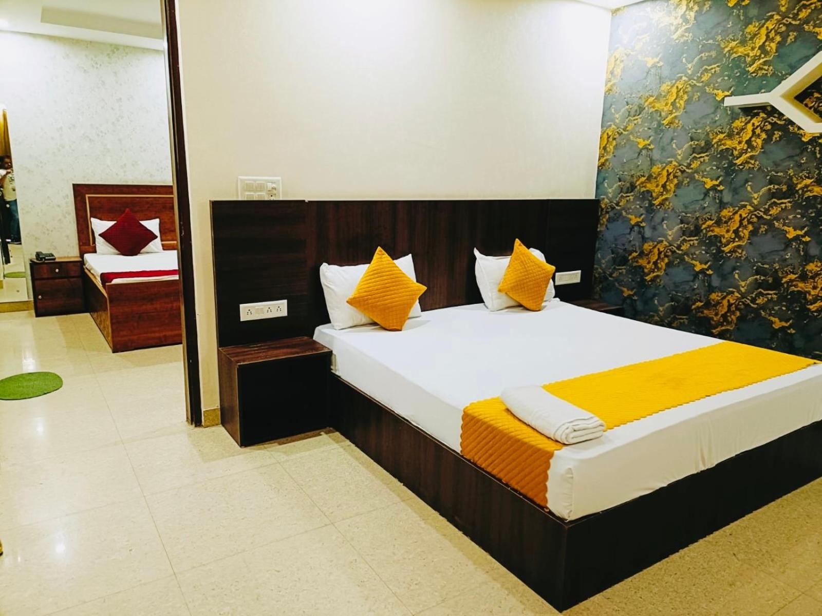 Prime Max A Family - Delhi Airport Hotel 4*